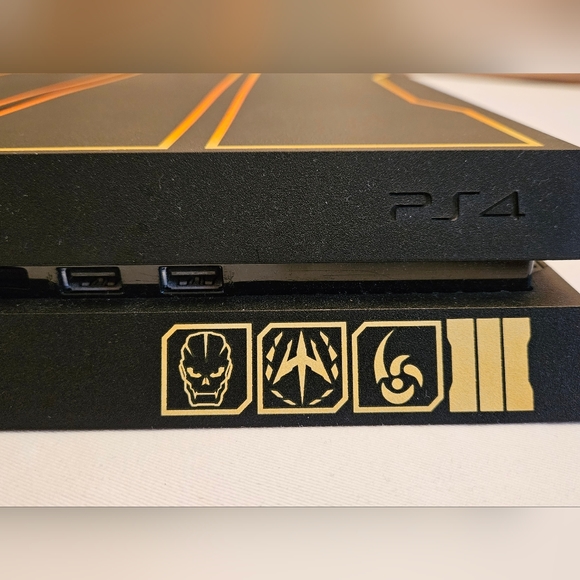 PlayStation4 1TB Call of Duty Black Ops III bundle with Blu-ray disc PLUS - Picture 2 of 15